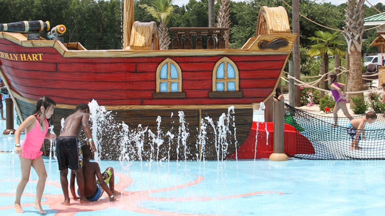 How Water Play Equipment Enhances the Resort Experience